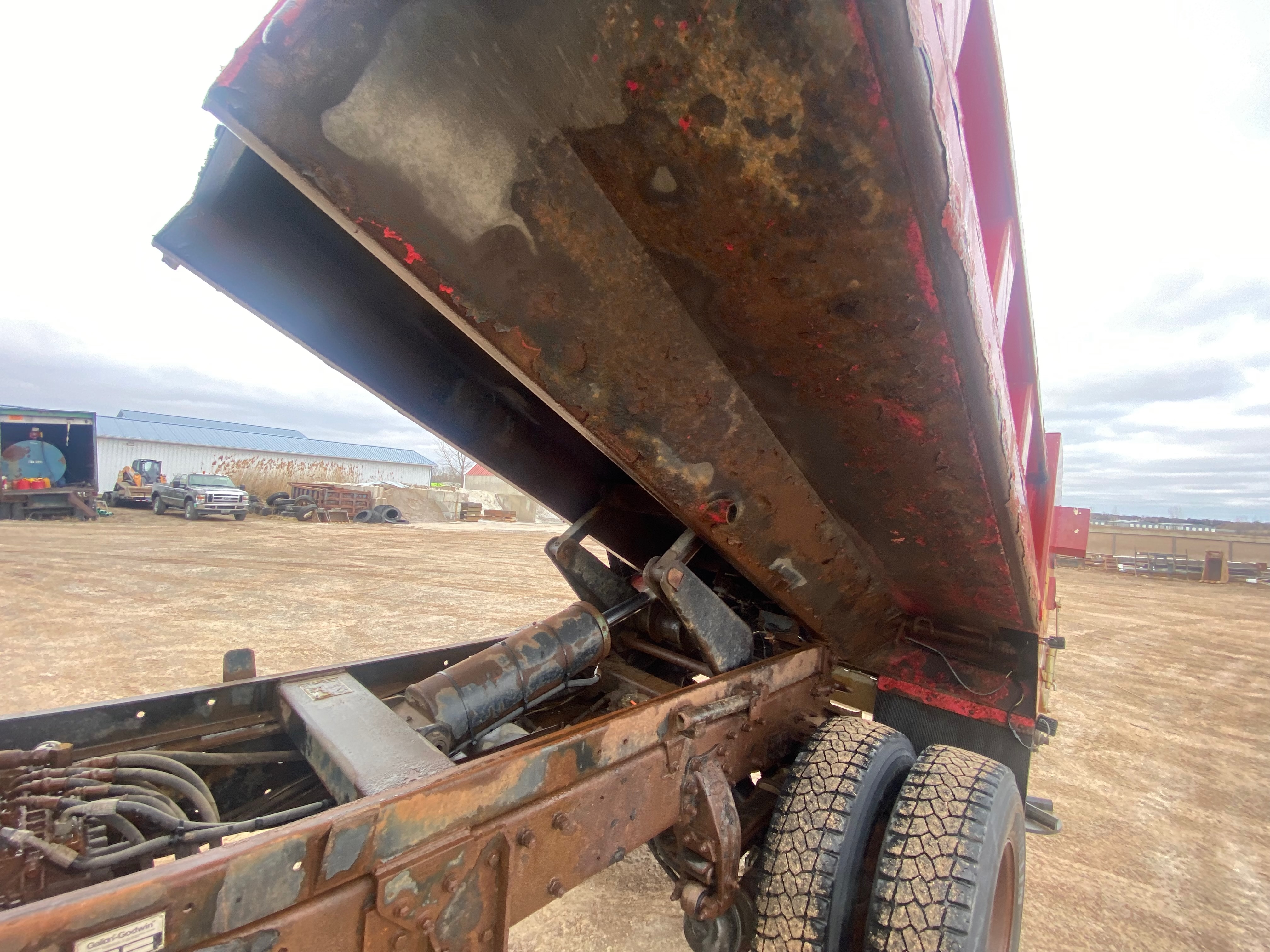 2000 PETERBILT 330 - Image 3